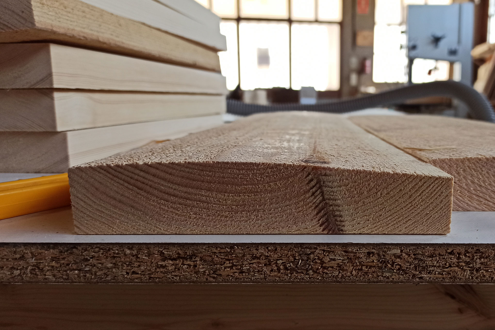 Els nostres jocs són de fusta provinent de boscos amb gestió forestal sostenible. Taller Vincdebosc