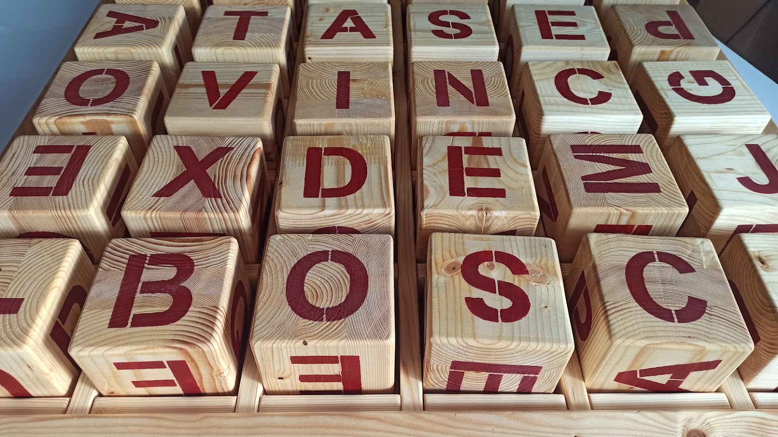 CUBIMOTS: Quan les paraules cobren vida en format XL!